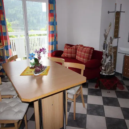Appartement-4-mit-2-schlafzimmern-und-balkon *